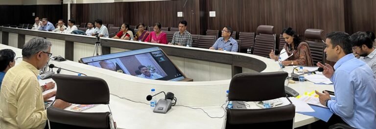 परीक्षा के दौरान किसी प्रकार की लापरवाही की गुंजाइश न हो : उपायुक्त विक्रम सिंह