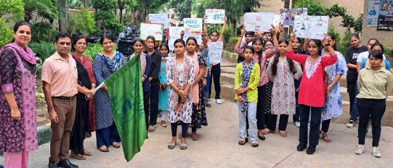 अग्रवाल महाविद्यालय में सड़क सुरक्षा क्लब द्वारा रैली का आयोजन