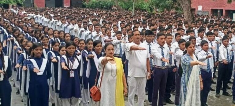 जेआरसी का युवा दिवस पर नशा मुक्ति शपथ अभियान