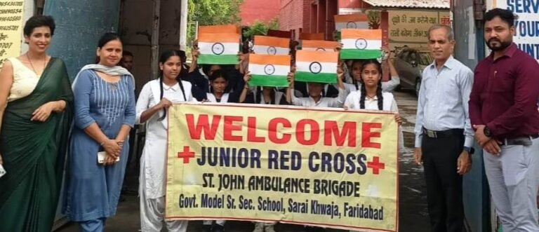 जूनियर रेडक्रॉस ने निकाली हर घर तिरंगा रैली