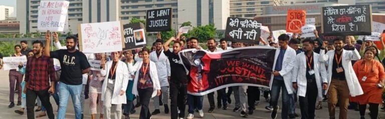 अमृता अस्पताल के डॉक्टरों और छात्रों ने स्वास्थ्य सेवा क्षेत्र में काम करने वाली महिलाओं की सुरक्षा के लिए फरीदाबाद में कैंडल मार्च निकाला