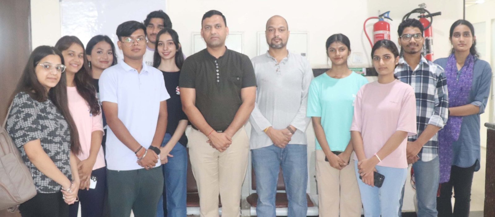 विद्यार्थियों का दस सदस्यीय दल ‘कश्मीर संवाद यात्रा’ के लिए रवाना