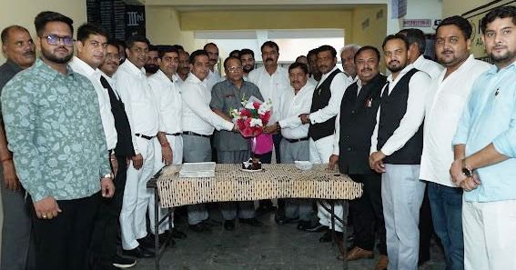 एडवोकेट जनरल विकास वर्मा को सुप्रीम कोर्ट में एडवोकेट आन रिकॉर्ड बनने पर अधिवक्ताओं ने दी बधाई