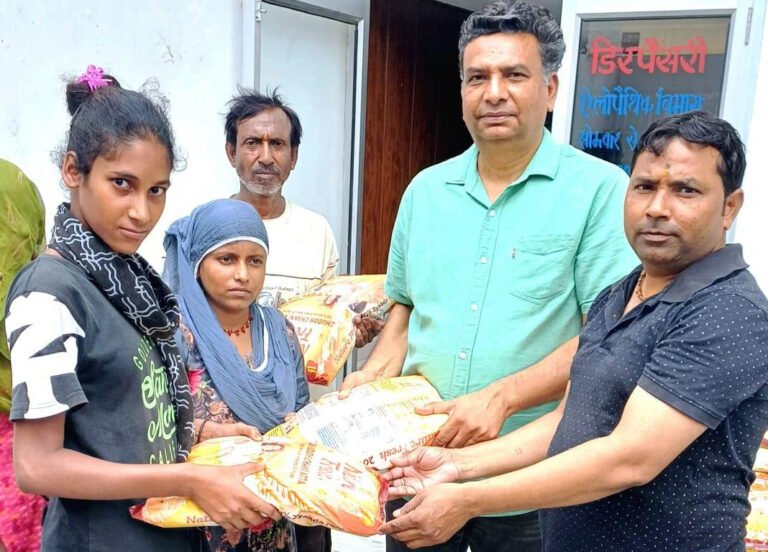 साईं मित्र मंडल चैरिटेबल ट्रस्ट द्वारा जरूरतमंदों को राशन वितरण किया गया