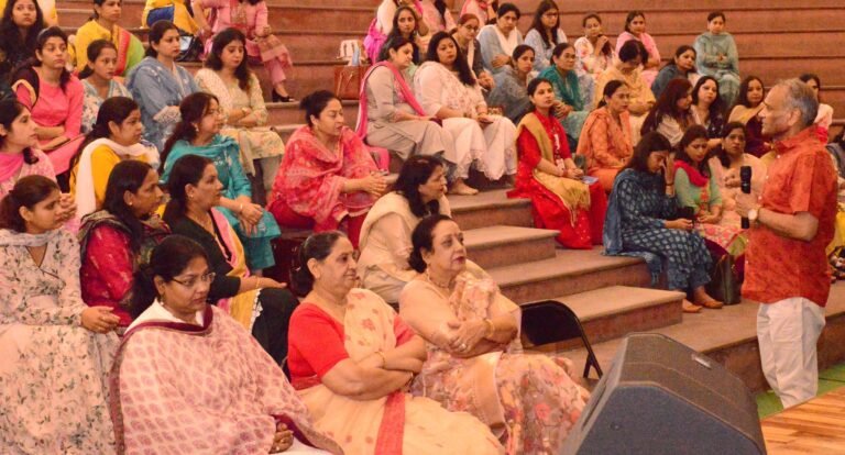 जीवा पब्लिक स्कूल में परंपरागत ढंग से मनाया गया शिक्षक दिवस