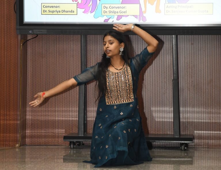 अग्रवाल कॉलेज में हिंदी दिवस पर अतिथि व्याख्यान एवं विभिन्न प्रतियोगिताओं का आयोजन