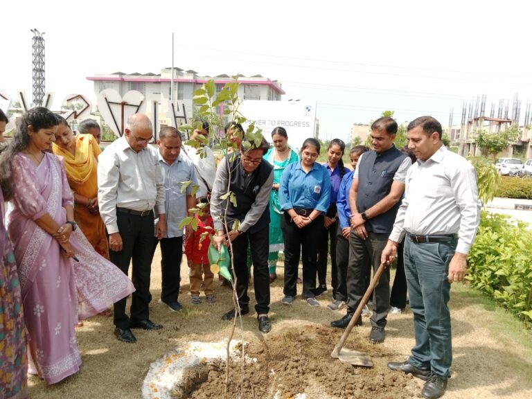 श्री विश्वकर्मा कौशल विश्वविद्यालय में बीएमडबल्यू फाउंडेशन के सहयोग से 10 हजार पौधे लगाने का लक्ष्य
