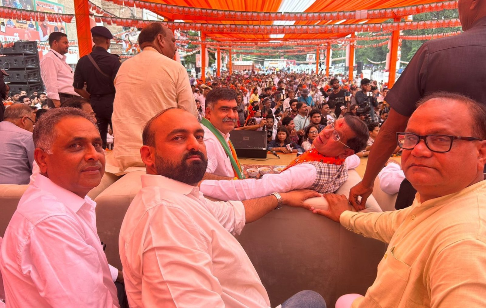 नामांकन जनसभा में सम्मिलित हुए बिजेंद्र नेहरा