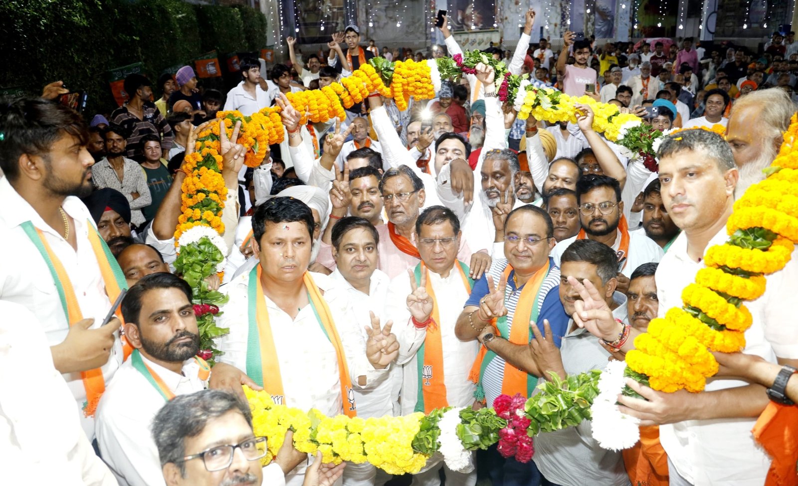 तिगांव से भाजपा उम्मीदवार राजेश नागर को  समर्थन देने  इस्माइलपुर में बड़ी संख्या में जुटे लोग