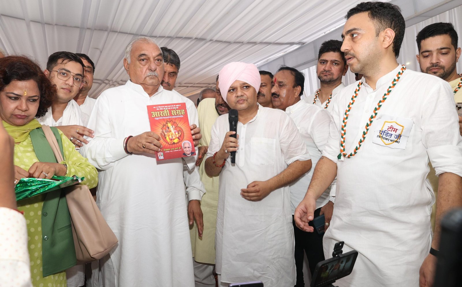 पंडित शिवचरण लाल शर्मा की पुण्यतिथि में उमड़ा जनसैलाबए श्रद्धासुमन अर्पित करते हुए भावुक हुए पूर्व मुख्यमंत्री भूपेंदर हुडा