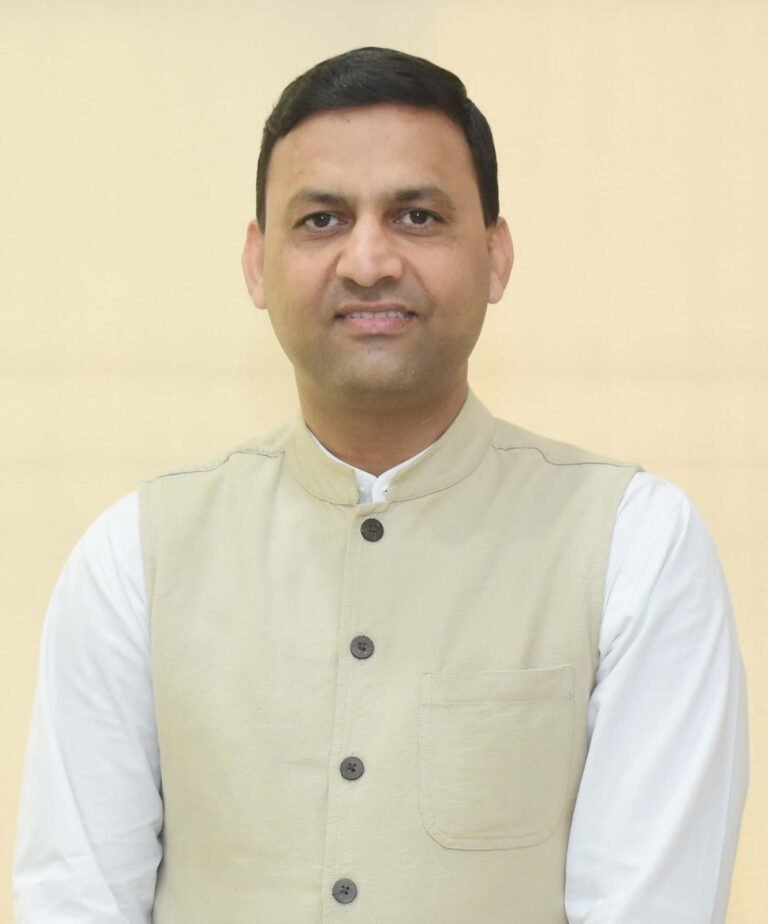 स्किल्स और विशेषज्ञता के साथ अच्छा इंसान बनना सिखाता है ‘शिक्षक’ 