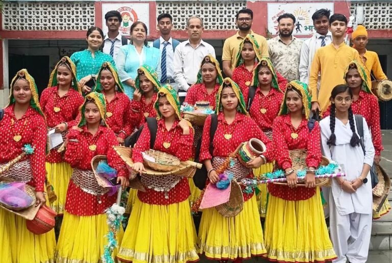 सामूहिक नृत्य व रागिनी और वोकल म्यूजिक जूनियर में सराय ख्वाजा स्कूल प्रथम