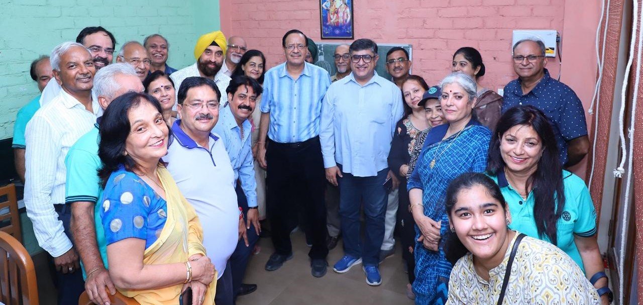 रोटरी क्लब द्वारा रोशनी विद्या मंदिर को कंप्यूटर लैब का उपहार