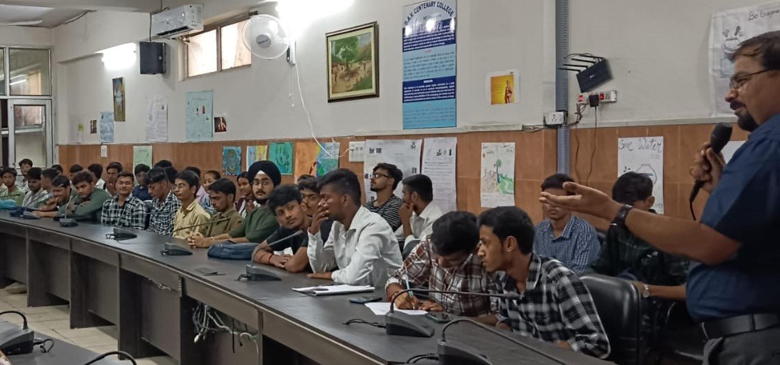 डी.ए.वी. शताब्दी महाविद्यालय में टाइम एजुकेशन के सहयोग से वैदिक गणित का कौशल संवर्धन सत्र