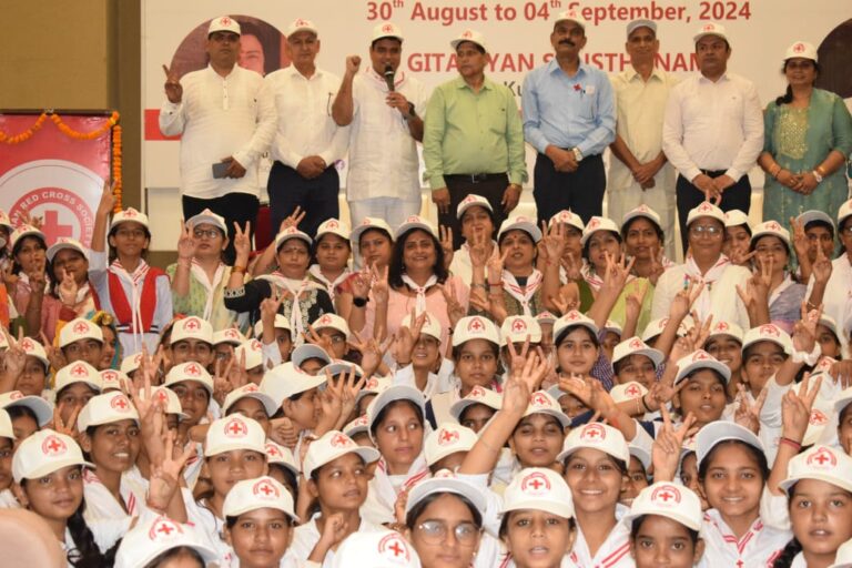 राज्य स्तरीय शिविर में प्रशिक्षित हो रही सराय ख्वाजा की बालिकाएं