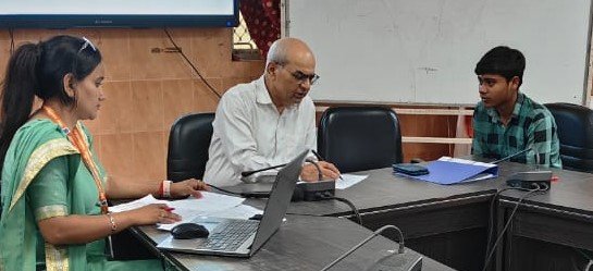 विश्व प्रकाश मिशन छात्रवृत्ति के लिए शताब्दी महाविद्यालय में साक्षात्कार