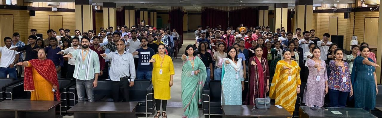 डी.ए.वी.शताब्दी महाविद्यालय में मतदान शपथ कार्यक्रम का आयोजन