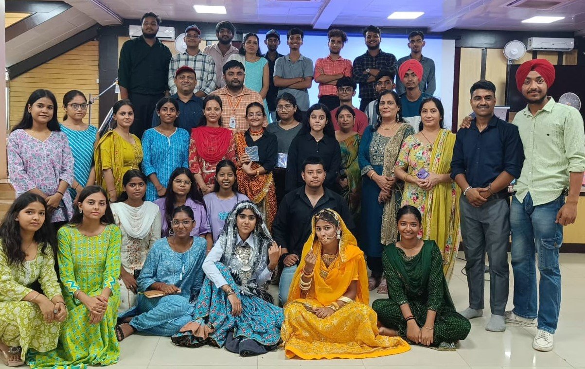 डी.ए.वी शताब्दी महाविद्यालय में एनएसएस डे सेलिब्रेशन