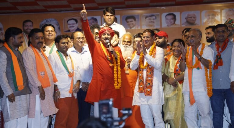 राजेश नागर की अमित शाह तक पहुंच है, आपके क्षेत्र में कोई कमी नहीं आएगी : मनोज तिवारी