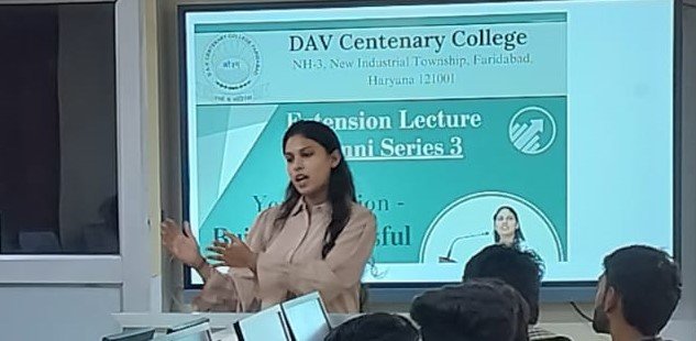 डी.ए.वी शताब्दी महाविद्यालय में करियर निर्माण पर विस्तार व्याख्यान आयोजन