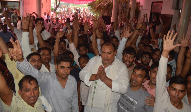 टिकट न मिलने पर छलका दीपक डागर का दर्द, समर्थकों के बीच फूट-फूट कर रोने लगे भाजपा नेता, बोले पार्टी को समझा था अपनी मां, लेकिन पार्टी ने किया मेरी जनता का अपमान