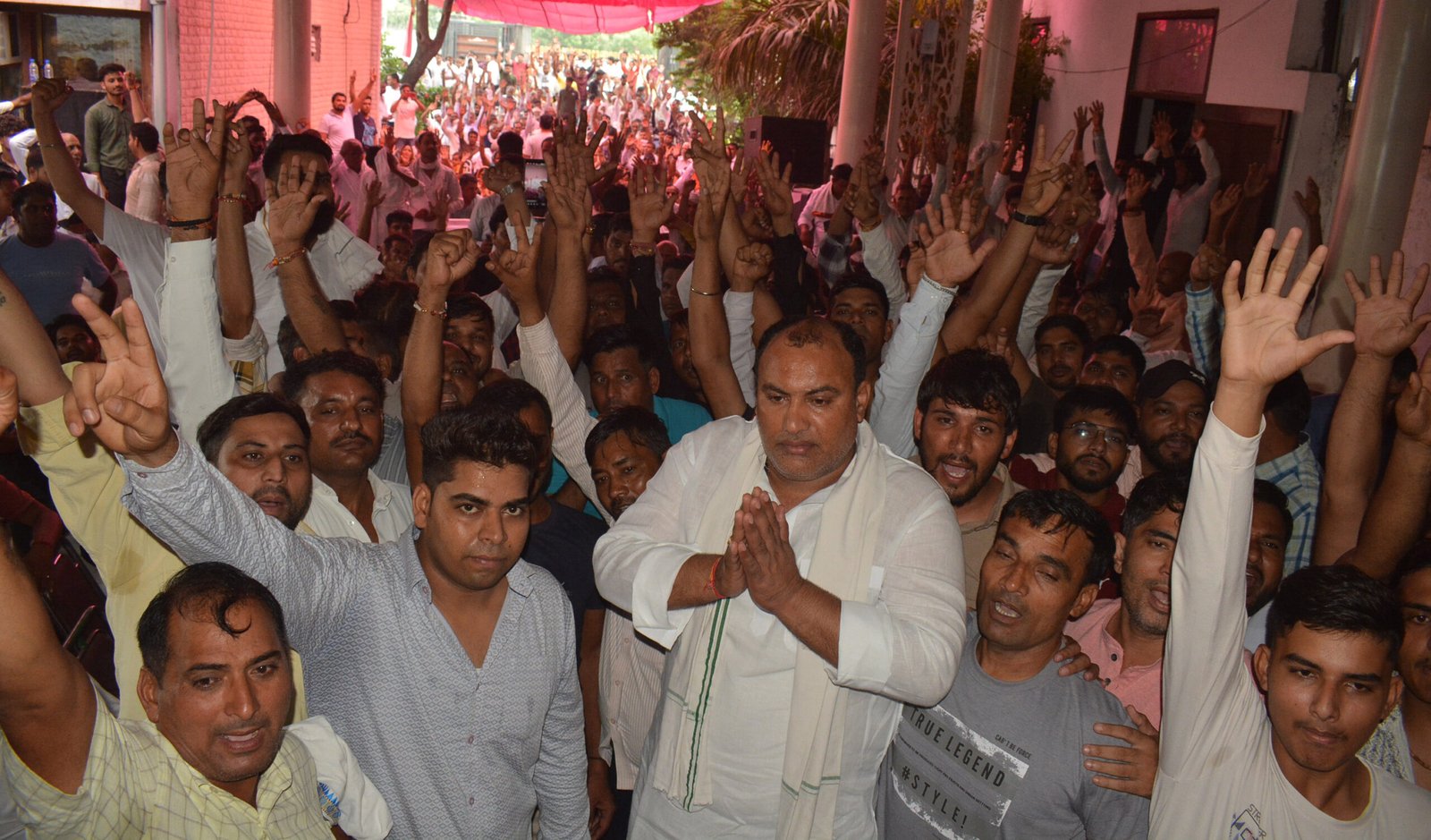 टिकट न मिलने पर छलका दीपक डागर का दर्द, समर्थकों के बीच फूट-फूट कर रोने लगे भाजपा नेता, बोले पार्टी को समझा था अपनी मां, लेकिन पार्टी ने किया मेरी जनता का अपमान