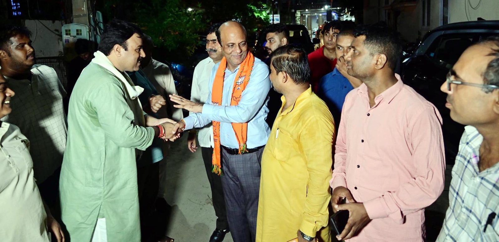 भाजपा प्रत्याशी धनेश अदलक्खा का दयालबाग में हुआ जोरदार स्वागत, लोगों ने दिया अपार जनसमर्थन