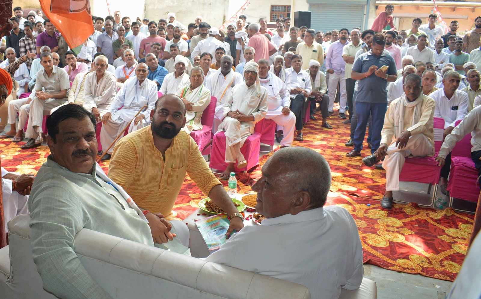 प्रदेश प्रवक्ता बिजेन्द्र नेहरा के गाँव सागरपुर में भाजपा प्रत्याशी टेकचन्द शर्मा का हुआ जोरदार स्वागत