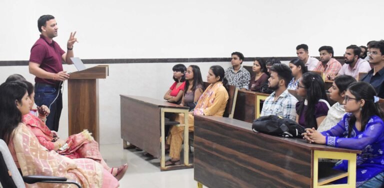 स्टेट ऑफ़ आर्ट डिजिटल स्टूडियो का लाभ लेते हुए मीडिया से संबंधित व्यावहरिक ज्ञान अर्जित करें : डॉ.पवन सिंह