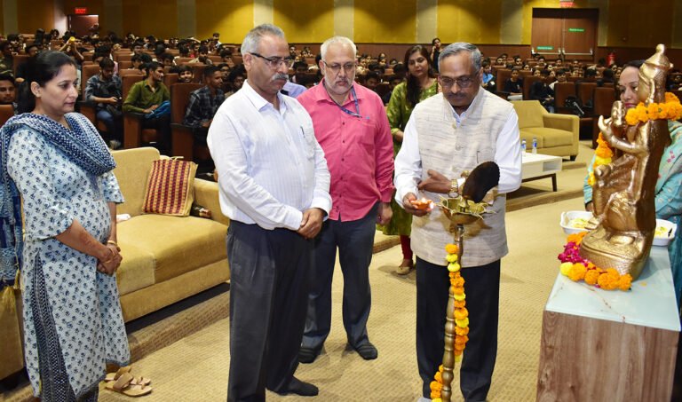 इंजीनियरिंग और नवाचार का उपयोग समाज की भलाई के लिए करें विद्यार्थीः कुलपति प्रो. तोमर