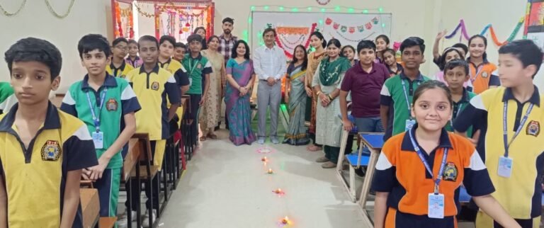 सूरजकुंड इंटरनेशनल स्कूल में बड़ी धूमधाम से मनाया गया दीपों का पर्व
