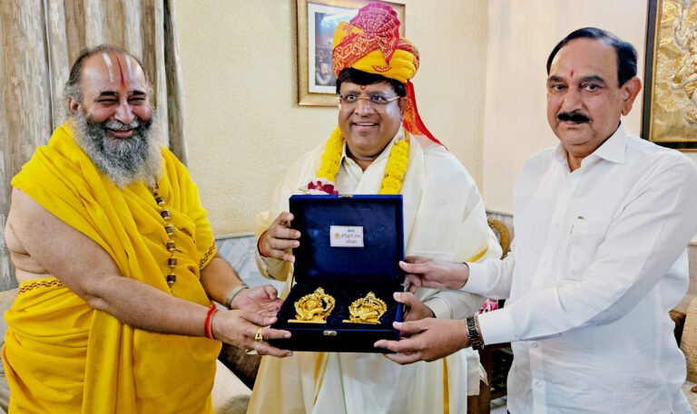 कैबिनेट मंत्री बनने के बाद श्री सिद्धदाता आश्रम पहुंचे विपुल गोयल ने गुरु महाराज से लिया आशीर्वाद
