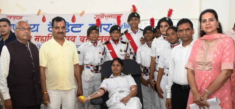 अग्रवाल कॉलेज में महा रक्तदान शिविर का आयोजन