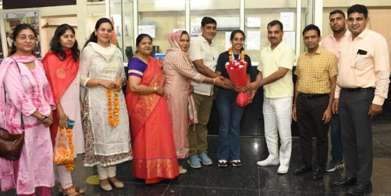 अग्रवाल कॉलेज में विश्व चैंपियनशिपकी विजेता का हार्दिक अभिनंदन