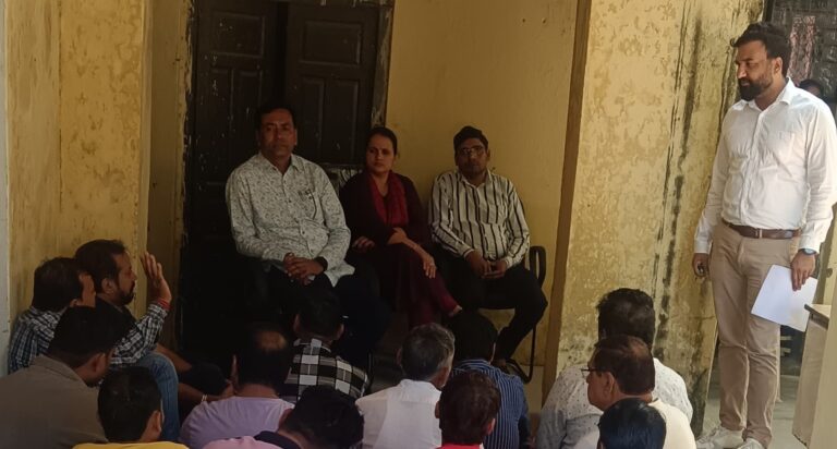 जनता को राशन लेने में आ रही समस्याओं को डिपू धारक व अधिकारी दूर करें: विनय मुद्गिल
