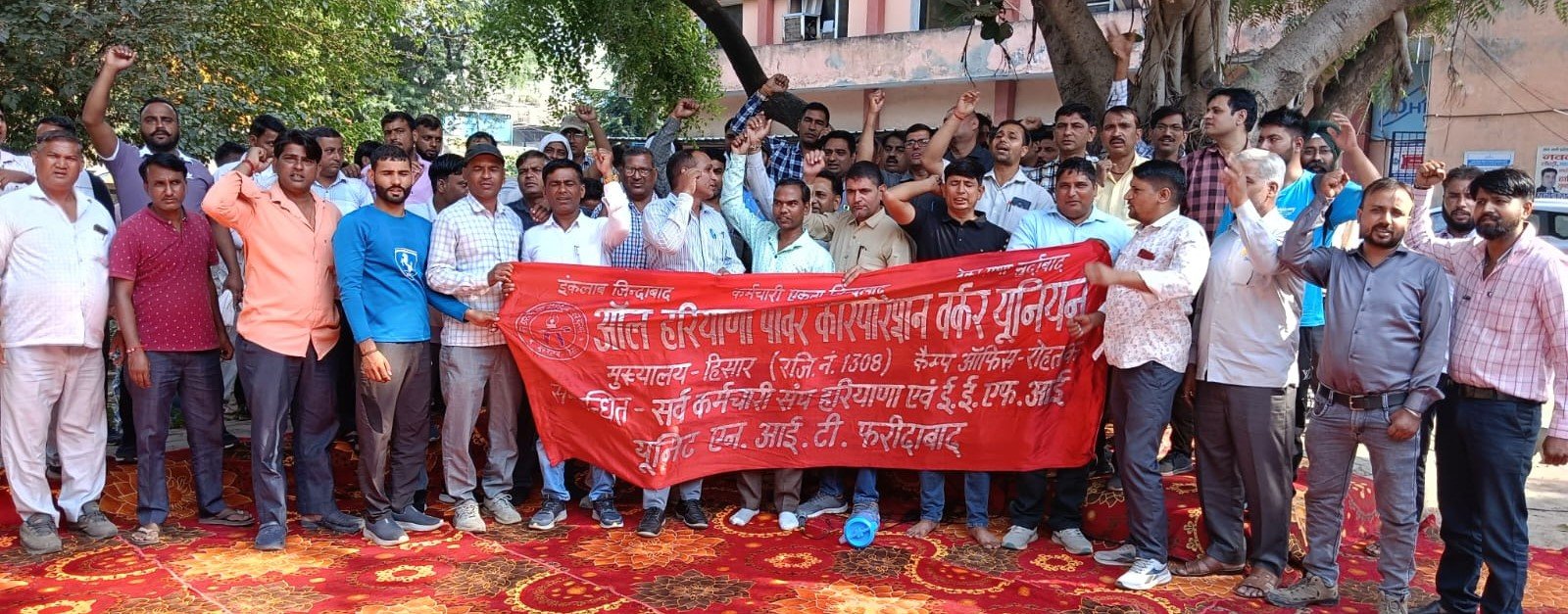 नाराज़ बिजली कर्मचारियों ने सोमवार को एनआईटी डिवीजन पर आक्रोश प्रदर्शन किया