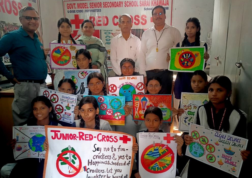 स्कूल सराय ख्वाजा फरीदाबाद की जेआरसी ने  पोस्टर द्वारा दिया पटाखे न जलाने का संदेश