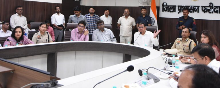 राज्य मंत्री राजेश नागर ने जिला में चल रहे विकास कार्यों को लेकर समीक्षा बैठक की,  मंझावली पुल, तिगांव रोड का निर्माण कार्य जल्द पूरा करने के दिए आदेश