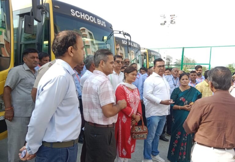सुरक्षित स्कूल वाहन पॉलिसी के तहत हरियाणा राज्य बाल अधिकार संरक्षण आयोग द्वारा फरीदाबाद के निजी स्कूलों की बसों का औचक निरीक्षण