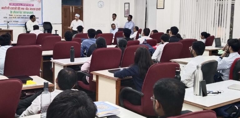 नशीली दवाओं की लत और मादक द्रव्यों के सेवन पर जागरूकता और शिक्षा कार्यक्रम का हुआ आयोजन