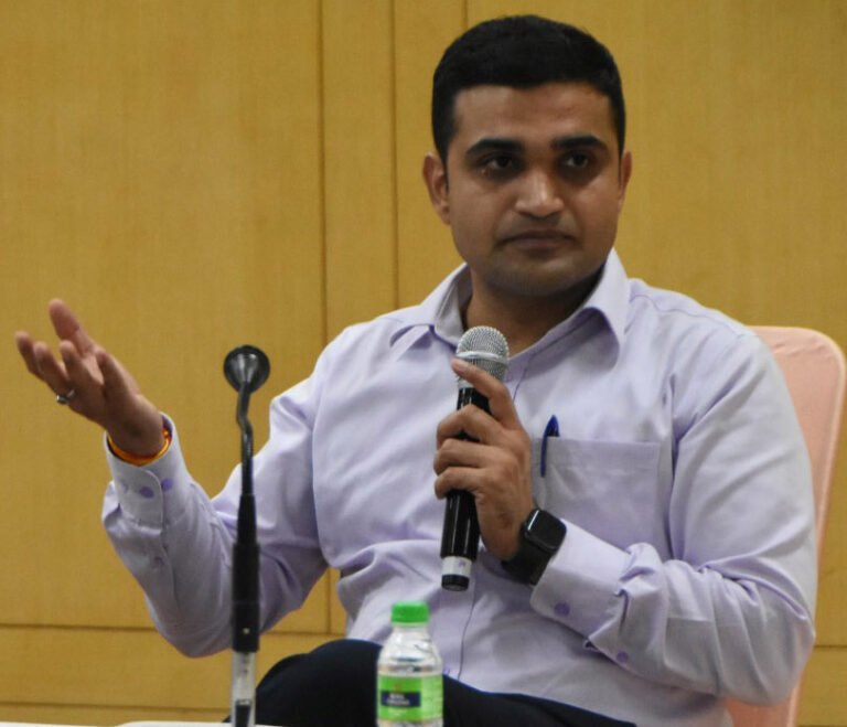 17 लाख 94 हजार 552 मतदाता अपने मताधिकार का करेंगे प्रयोग,  सुबह शुरुआत में ही मतदान को दें प्राथमिकता, बढ़-चढक़र करें मतदान , 12 वैकल्पिक पहचान पत्र से कर सकते हैं मतदान : डीसी