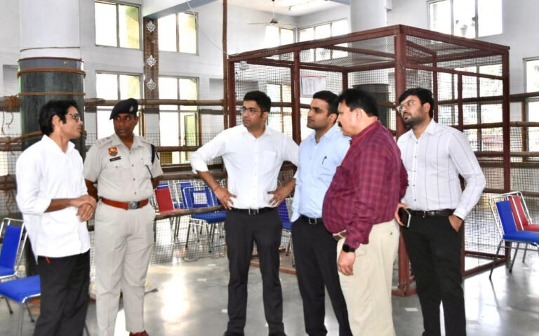 मतगणना को लेकर प्रशासन की तैयारियां पूरी,मतगणना केंद्रों के बाहर लागू रहेगी धारा 163, जिला निर्वाचन अधिकारी विक्रम सिंह ने मतगणना केंद्रों का किया निरीक्षण