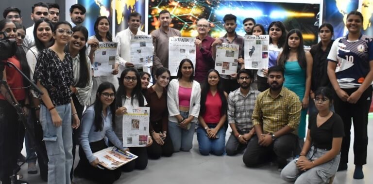 मीडिया विद्यार्थियों द्वारा तैयार साप्ताहिक हस्त निर्मित वॉल न्यूज़ पेपर का विमोचन