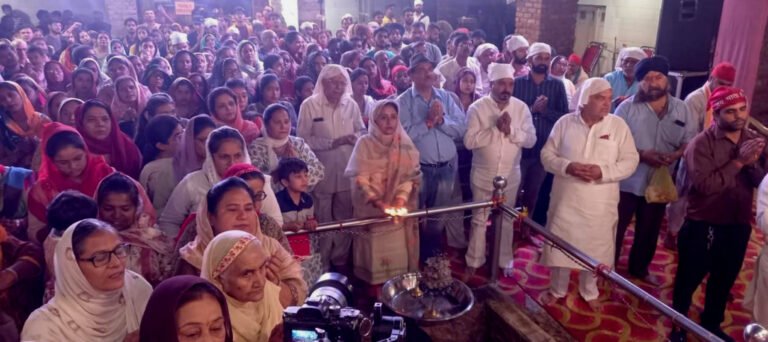 नवरात्रों के दूसरे दिन श्री महारानी वैष्णो देवी मंदिर में माता ब्रह्मचारिणी की भव्य पूजा अर्चना की गई : जगदीश भाटिया