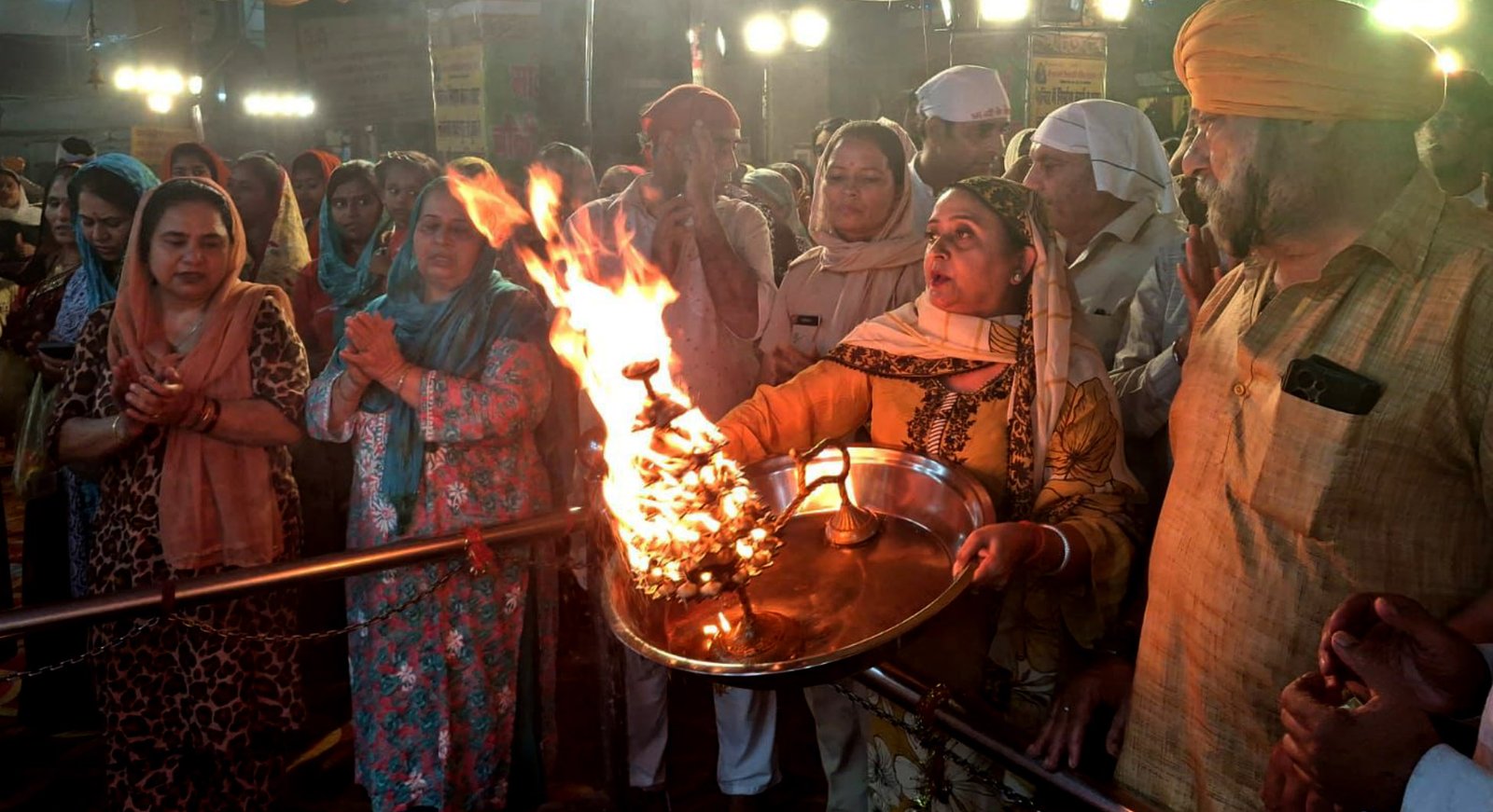 श्री माता वैष्णो देवी मंदिर में तीसरे नवरात्रि पर मां चंद्रघंटा की धूमधाम से पूजा अर्चना की गई : जगदीश भाटिया