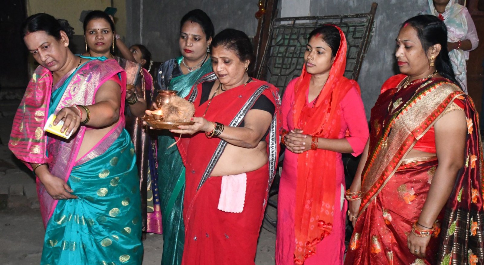 महाराष्ट्र मित्र मंडल द्वारा मनाई गई शरद पूर्णिमा, चन्द्रमा की  रोशनी में किया दूध का सेवन