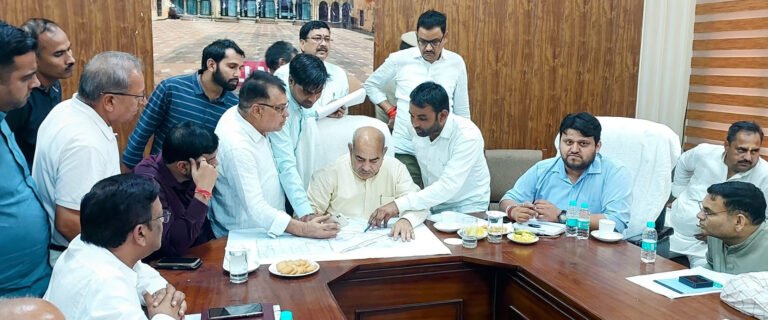 सीवर और पानी की समस्या से जनता को आई परेशानी तो अधिकारी कार्यवाही के लिए रहे तैयार – मूलचंद शर्मा विधायक