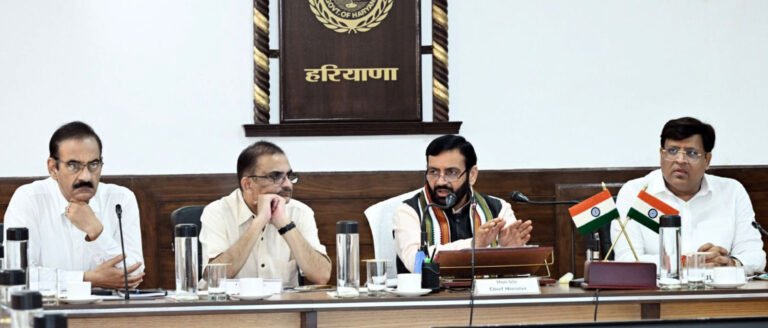 हरियाणा भवन में शहरी विकास पर हुई समीक्षा बैठक: मुख्यमंत्री नायब सैनी तथा शहरी निकाय मंत्री विपुल गोयल ने दिए अधिकारियों को सख्त निर्देश