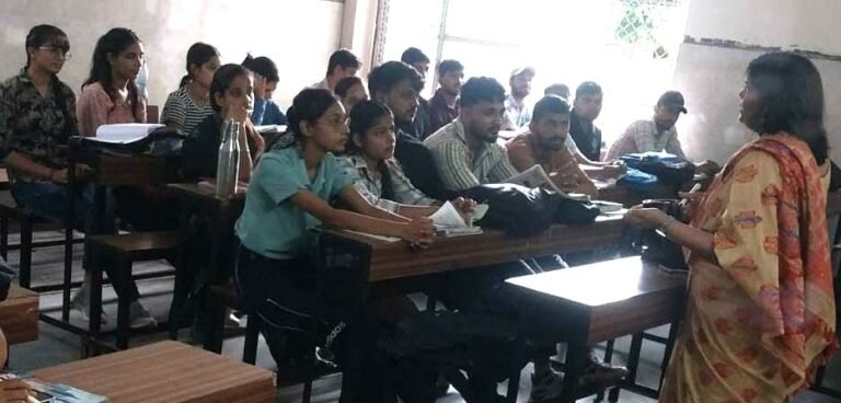 गणित विषय पर शताब्दी महाविद्यालय में एक्सटेंशन लेक्चर