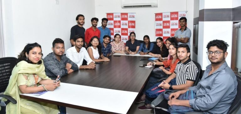 पत्रकारिता के छात्रों ने जानी अखबार प्रकाशन की बारीकियां